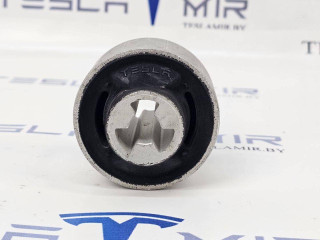 Сайлентблок переднего рычага (банана) Tesla Model 3 1 поколение 2021, 1044358-00