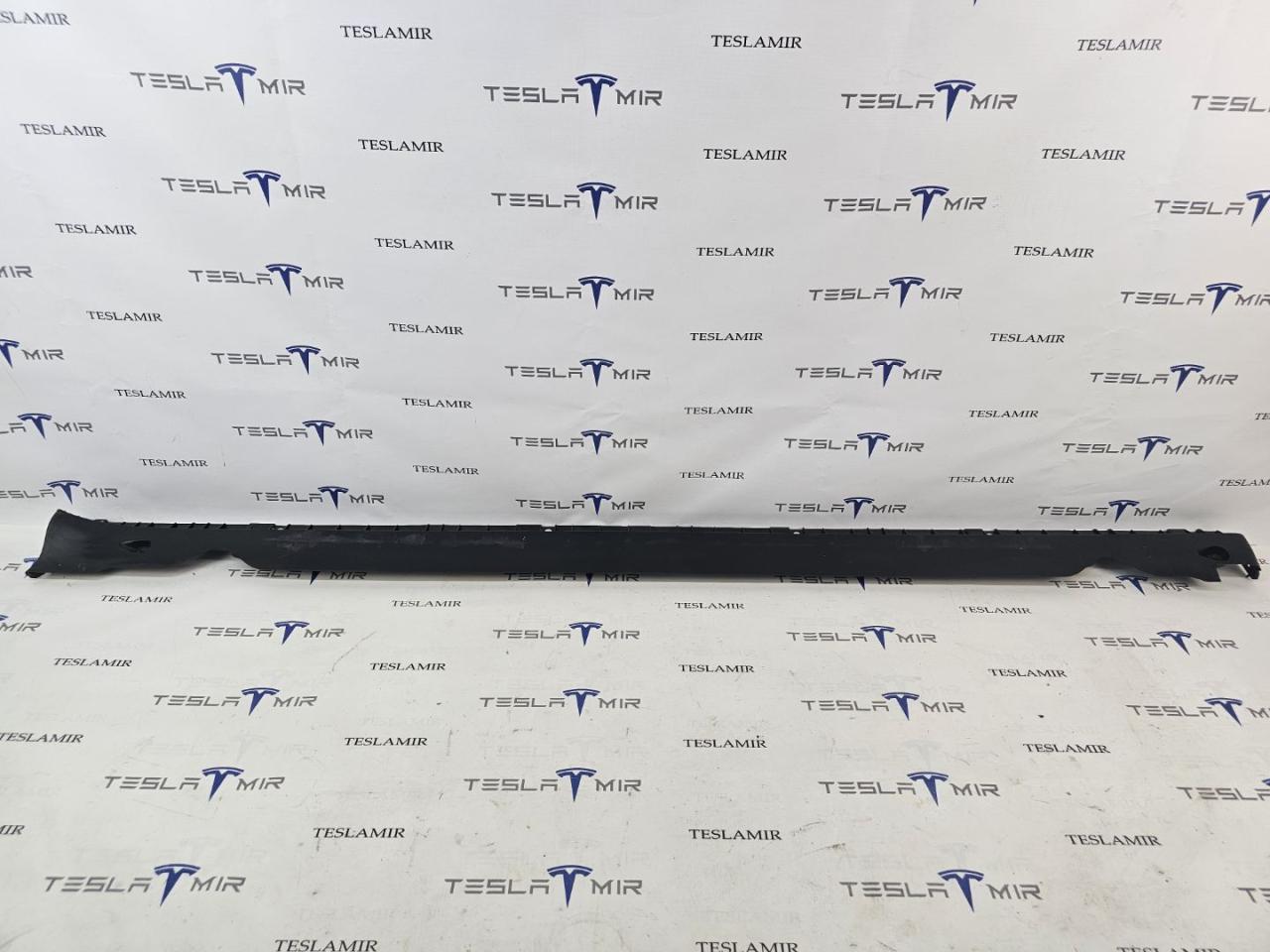 накладка на порог Tesla Model Y 1 поколение 2025, 1932567-00, 1932565-00 - фото №1