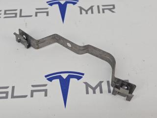 кронштейн крепления подкрылка переднего левого Tesla Model 3 1 поколение 2023, 1104540-00