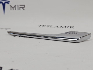 Накладка хром люверса левая верхняя Tesla Model X 1 поколение 2018, 1049609-00