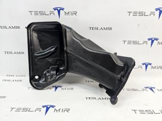 воздухозаборник Tesla Model Y 1 поколение 2024, 1499137-00
