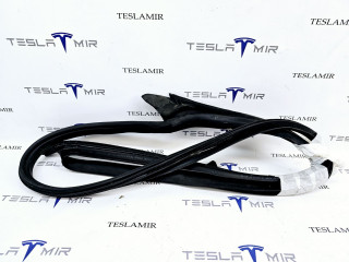 уплотнитель двери Tesla Model 3 1 поколение 2022, 1090499-00
