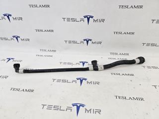 Патрубок системы охлаждения пластиковый передний правый Tesla Model Y 1 поколение 2024, 107757600