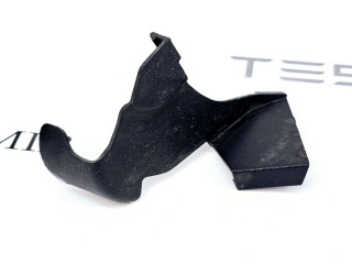 Накладка декоративная петли капота правая Tesla Model 3 1 поколение 2023, 1112072-00