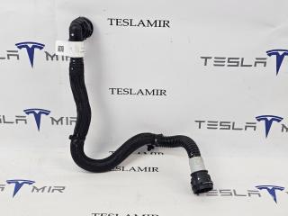 Шланг системы охлаждения заднего мотора Tesla Model Y 1 поколение 2025, 1077594-00