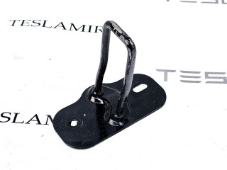 Петля (ригель) замка капота (одиночная) Tesla Model 3 1 поколение 2019, 1069032-00