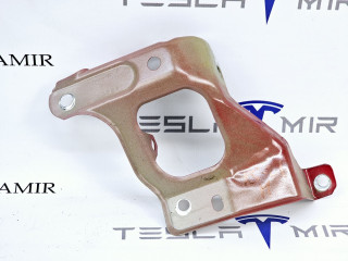 крепление ( кронштейн ) крыла Tesla Model 3 1 поколение 2022, 1086016-00