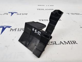 Кронштейн порога Tesla Model Y 1 поколение 2025, 1937563-00