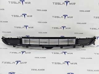 Решетка гриль декоративная основного радиатора (передний бампер) Tesla Model 3 2 поколение 2024, 1818923-00
