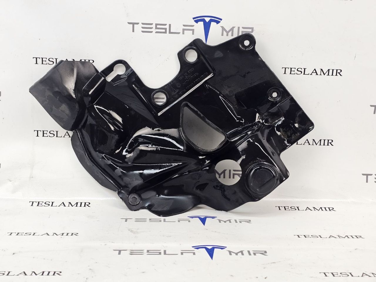 Накладка опоры (стакана) амортизатора левая Tesla Model X 1 поколение 2018, 1036211-00 - фото №1