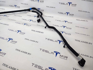 Патрубок системы охлаждения пластиковый Tesla Model Y 1 поколение 2024, 1530118-00