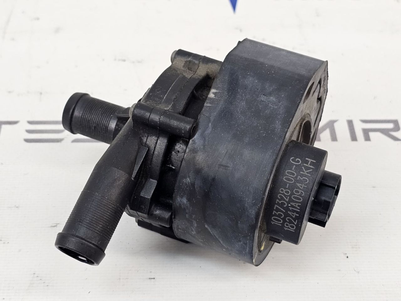 Насос охлаждающей жидкости Tesla Model X 1 поколение 2018, 1037328-00 - фото №1