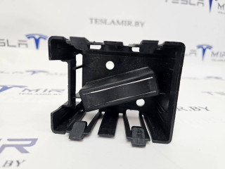 Кронштейн радара Tesla Model 3 1 поколение 2020, 1108648-00