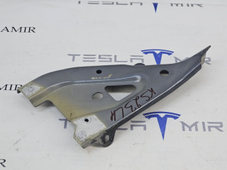 крепление ( кронштейн ) крыла Tesla Model Y 1 поколение 2022, 1614739-00
