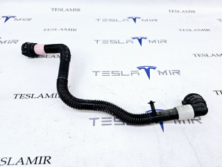 Патрубок системы охлаждения пластиковый передний Tesla Model 3 1 поколение 2022, 1501325-00