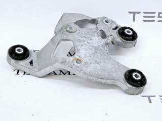 кронштейн компрессора кондиционера Tesla Model 3 1 поколение 2019, 1122968-00