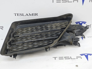 люверс переднего бампера правый Tesla Model S 1 поколение [рестайлинг] 2018, 1058007-00, 1058008-00, 1058011-00, 1058012-00, 1058010-00