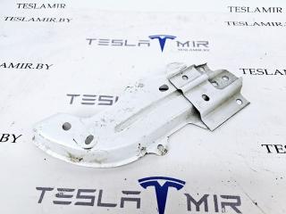 крепление ( кронштейн ) крыла Tesla Model 3 1 поколение 2019, 1092305-00