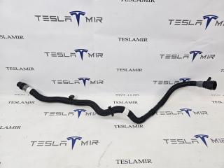 Патрубок системы охлаждения пластиковый передний Tesla Model Y 1 поколение 2025, 1504721-00