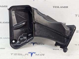 воздухозаборник Tesla Model Y 1 поколение 2024, 1499137-00