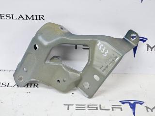 крепление ( кронштейн ) крыла Tesla Model 3 2 поколение 2025, 1771937-00