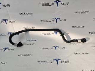 Шланг системы охлаждения - трубопровод порога Tesla Model 3 2 поколение 2024, 1501345-00