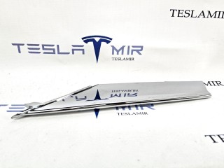 Накладка хром люверса левая верхняя Tesla Model S 1 поколение [рестайлинг] 2019, 1056378-00