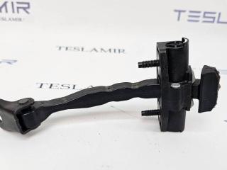 ограничитель открывания двери задней Tesla Model 3 1 поколение 2023, 1089509-00