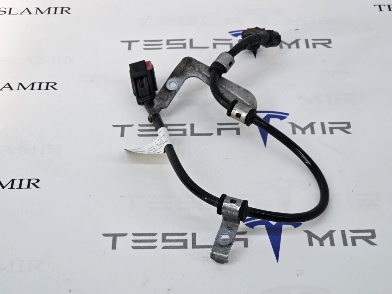 Электропроводка суппорта (ручника) левая Tesla Model 3 2 поколение 2024, 1044781-00 - фото №1