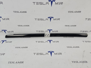 молдинг двери передней левой Tesla Model S 1 поколение [2-й рестайлинг] 2022, 1873551-22