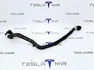 Патрубок системы охлаждения пластиковый Tesla Model 3 1 поколение 2019, 1077589-00