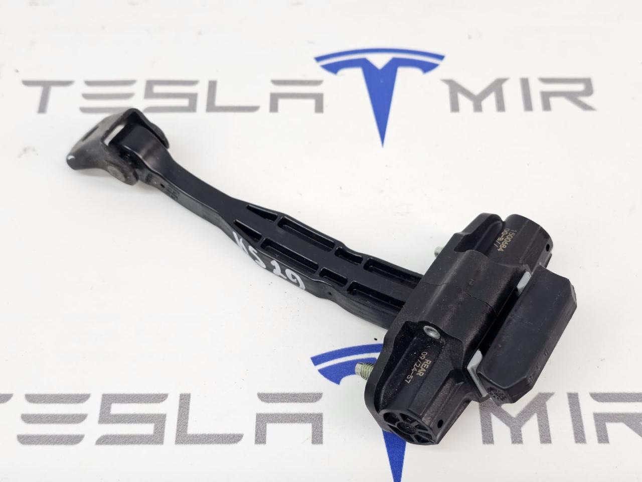 ограничитель открывания двери задней Tesla Model Y 1 поколение 2024, 1500684-00 - фото №1