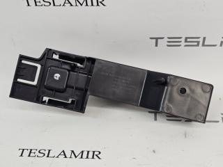 кронштейн передней панели (телевизора) Tesla Model 3 2 поколение 2024, 1711756-00
