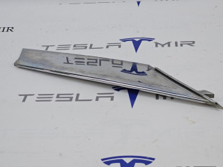 Накладка хром люверса правая верхняя Tesla Model S 1 поколение [рестайлинг] 2018, 1056380-00