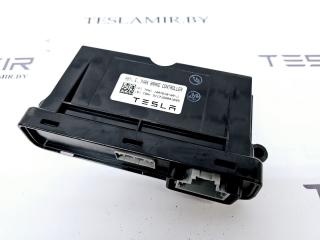 Блок контроля стояночного тормоза Tesla Model S 1 поколение [рестайлинг] 2017, 1007618-00