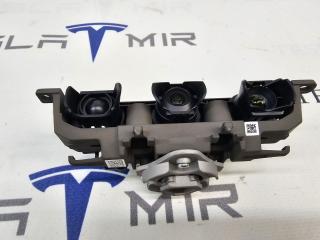 Камера тройная (TRIPLE) лобового стекла (регулируемая) Tesla Model Y 1 поколение 2025, 1806315-00