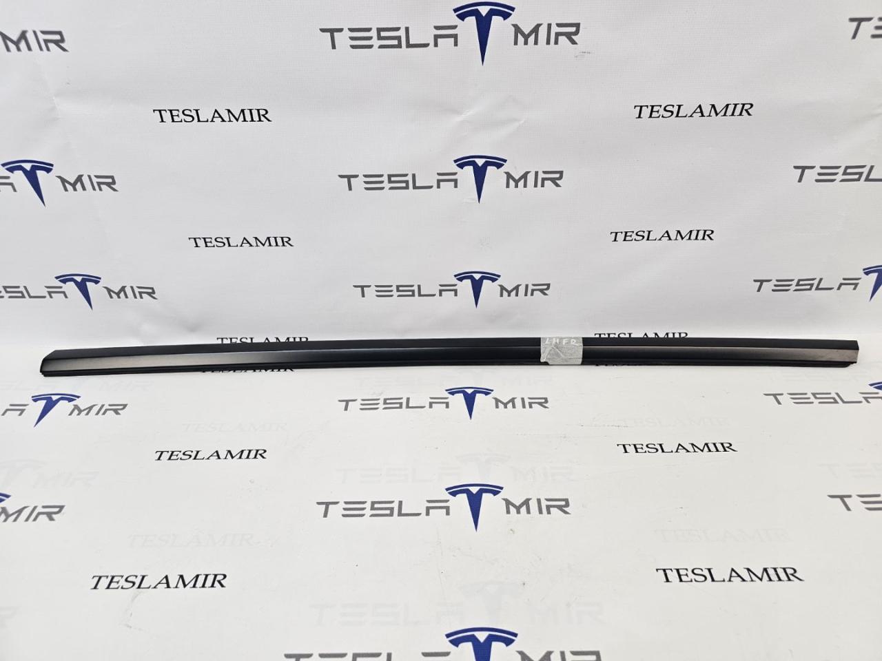 молдинг двери передней левой Tesla Model 3 2 поколение 2024, 1873571-99 - фото №1