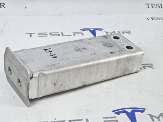 Кронштейн нижнего усилителя переднего бампера Tesla Model Y 1 поколение 2024, 1109193-00