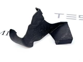 Накладка декоративная петли капота правая Tesla Model 3 1 поколение 2019, 1112072-00