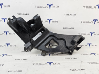 крепление фары правой Tesla Model X 1 поколение 2018, 1043612-00