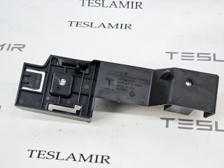 кронштейн передней панели (телевизора) Tesla Model 3 2 поколение 2025, 1711756-00