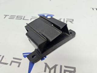 Кронштейн крепления модуля HOMELINK Tesla Model S 1 поколение [рестайлинг] 2018, 1092730-00