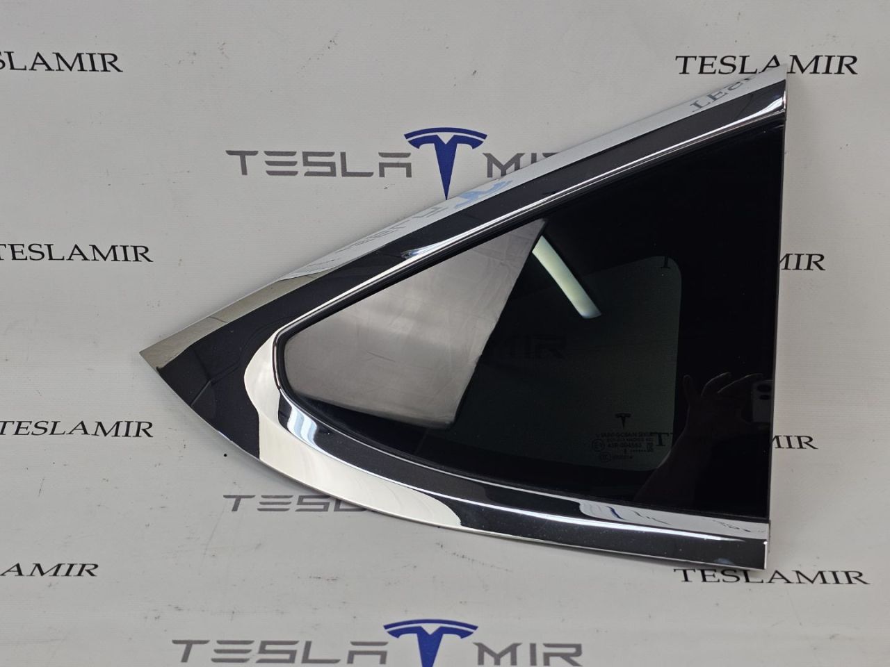 стекло кузовное боковое правое Tesla Model X 1 поколение 2018, 1034907-00 - фото №1