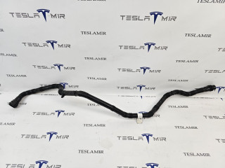 Патрубок системы охлаждения пластиковый передний Tesla Model 3 1 поколение 2022, 1501334-00, 1647666-00