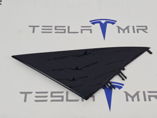 Накладка на зеркало (треугольник) правая Tesla Model 3 1 поколение 2022, 1130656-00