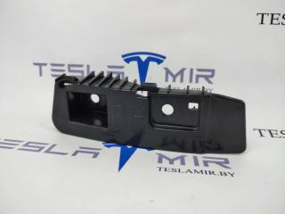 Кронштейн крепления фонаря правый Tesla Model 3 1 поколение 2023, 1083993-00