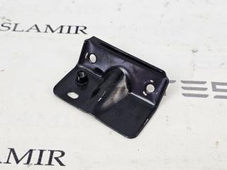 кронштейн (крепление) Tesla Model 3 1 поколение 2023, 1104667-00
