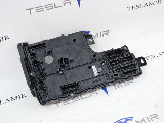 Блок управления BCM (бортовой сети) (Body Control Module) Боди Tesla Model Y 1 поколение 2022, 1657650-01