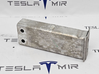 Кронштейн нижнего усилителя переднего бампера Tesla Model 3 1 поколение [рестайлинг] 2022, 1109193-00