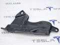 планка под капот Tesla Model 3 1 поколение 2022, 1081695-00 - фото №2